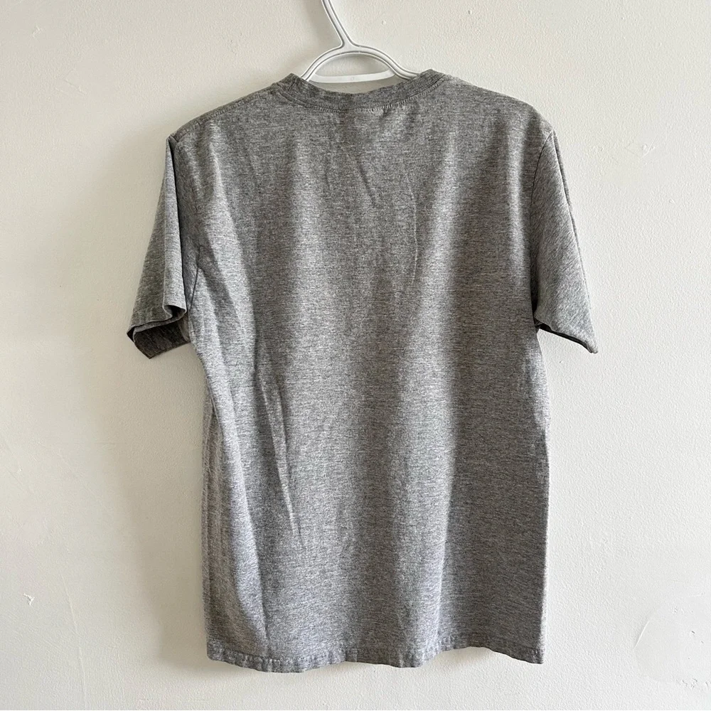 Vintage y2K Nike Gray Tee with Red Logo - Picture 4 of 6